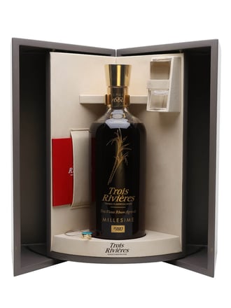 Trois Rivieres Millesime 1980 Rum / Baccarat Decanter