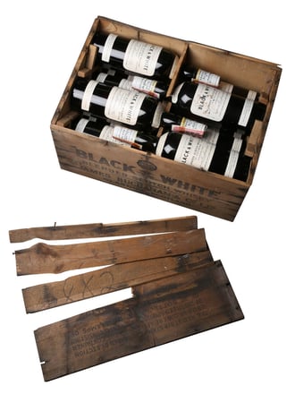 Black & White 12 bottles with Wooden Case / Bot.1950