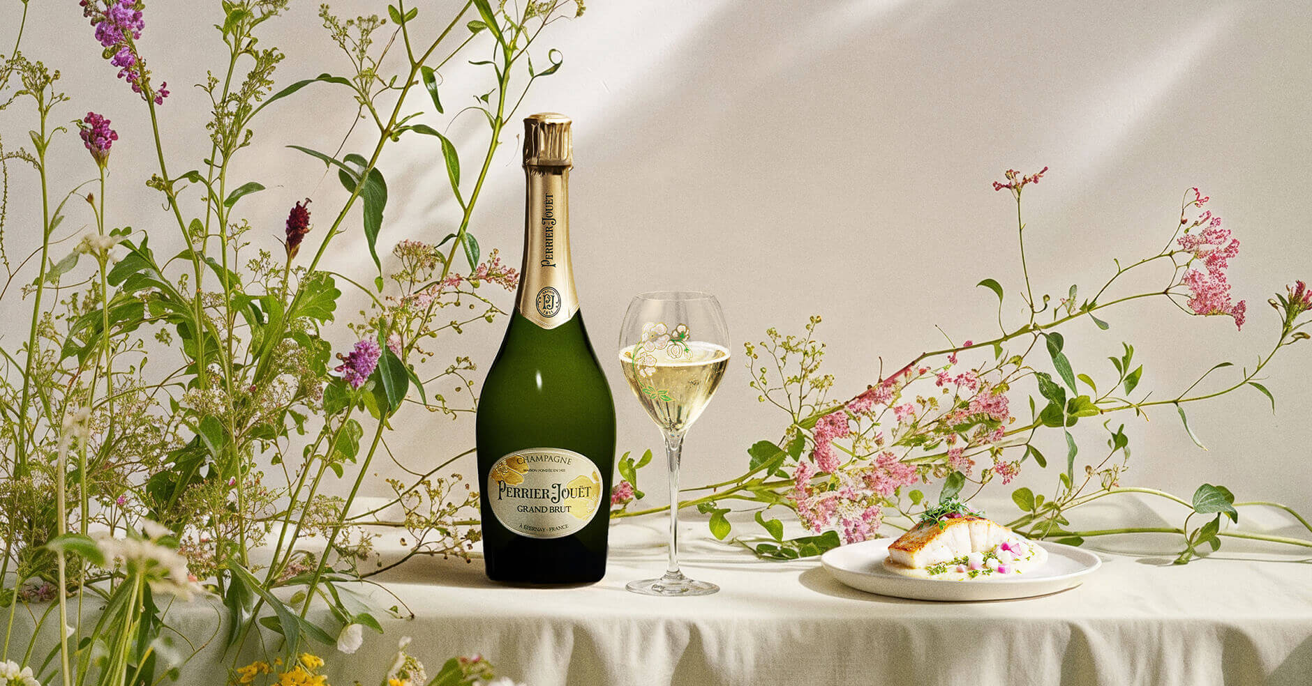 Perrier-Jouët Gift Sets : The Whisky Exchange